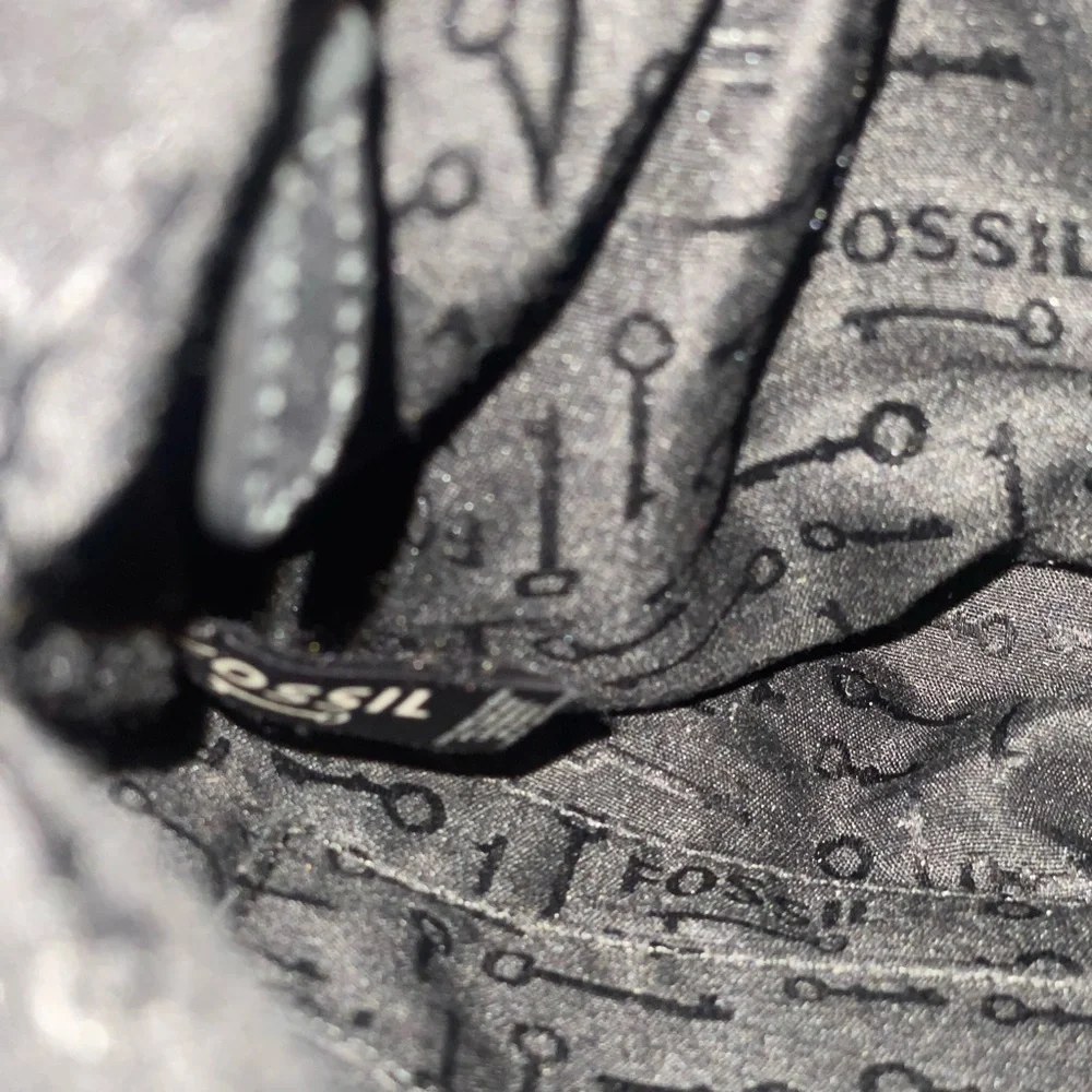 Fossil Maddox Black Leather Messenger Bag with Silver Hardware
